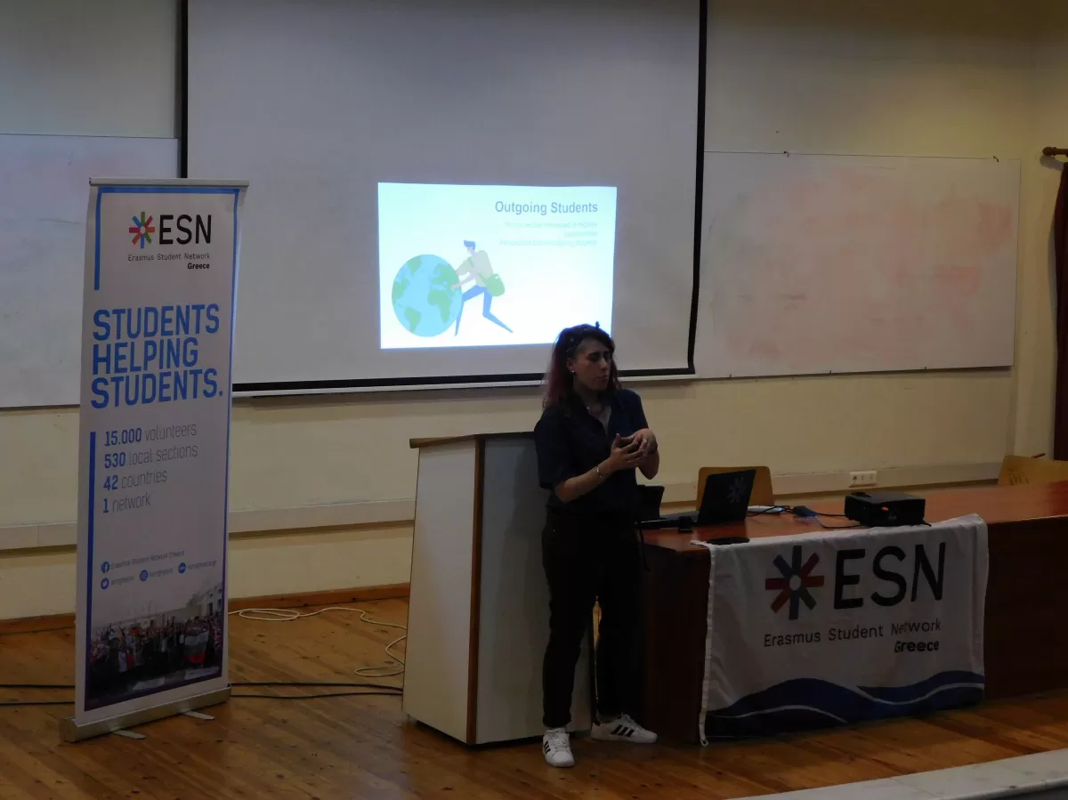 the president of ESN Greece presenting mobility opportunities
