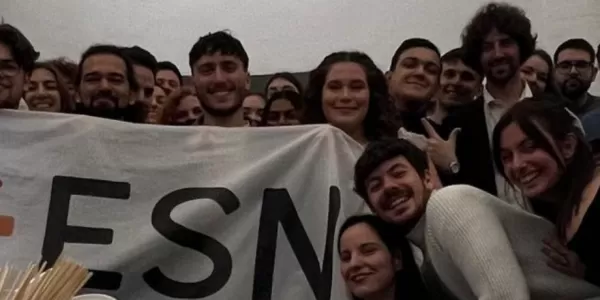Group photo with ESN Modena flag