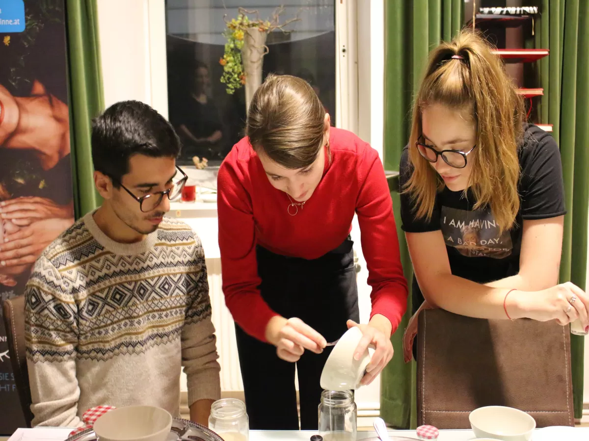 At our DIY Natural Cosmetics Workshop we made natural, zero-waste, cruelty-free body cream, lip balm and deodorant. 