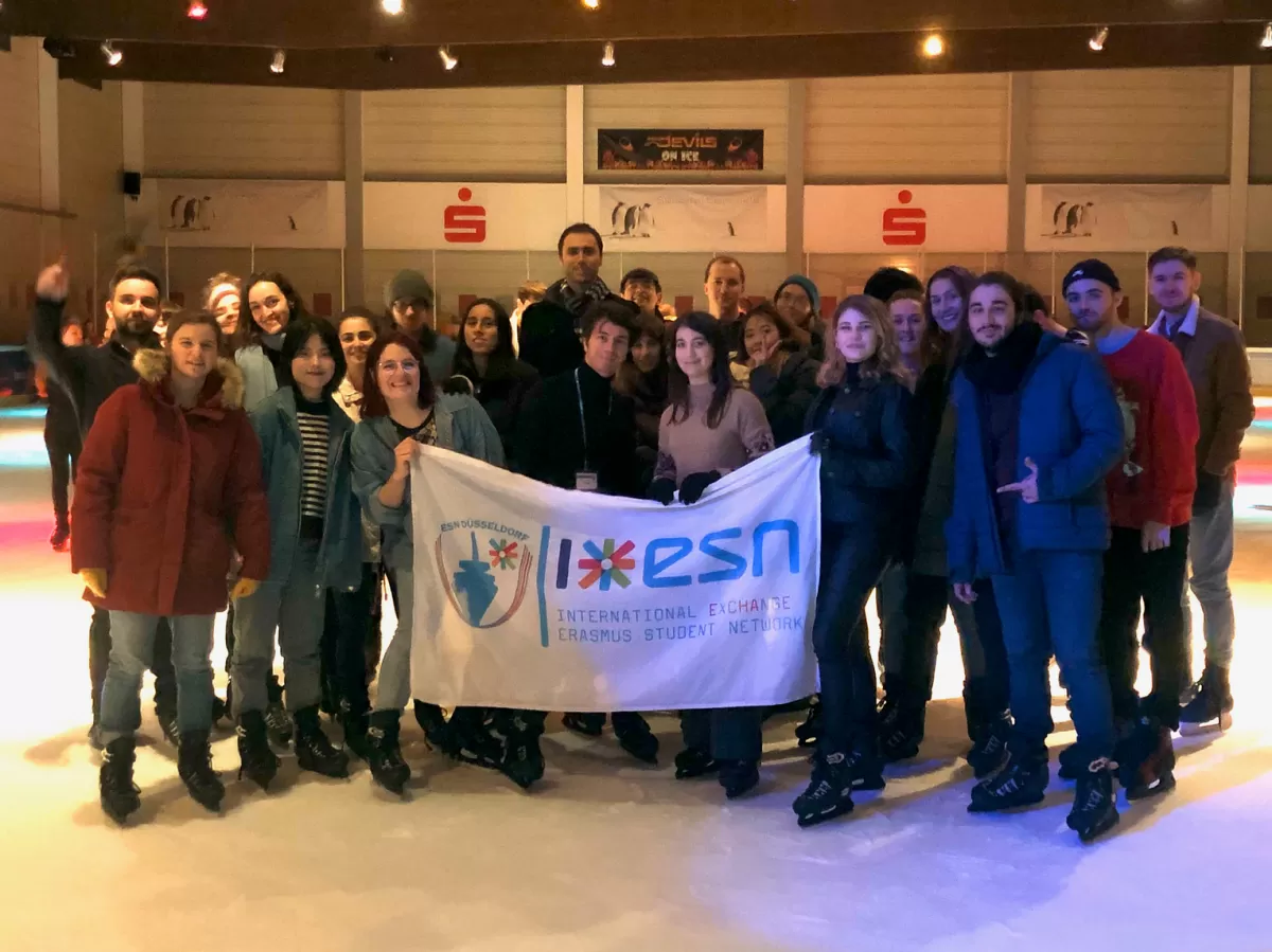 group picture of ESN Duesseldorf with Erasmi and flag