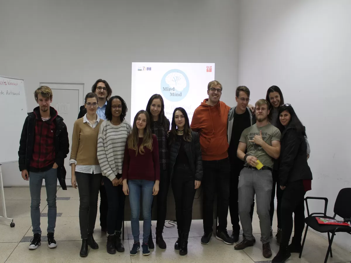 A group picture of the students and trainers in the classroom