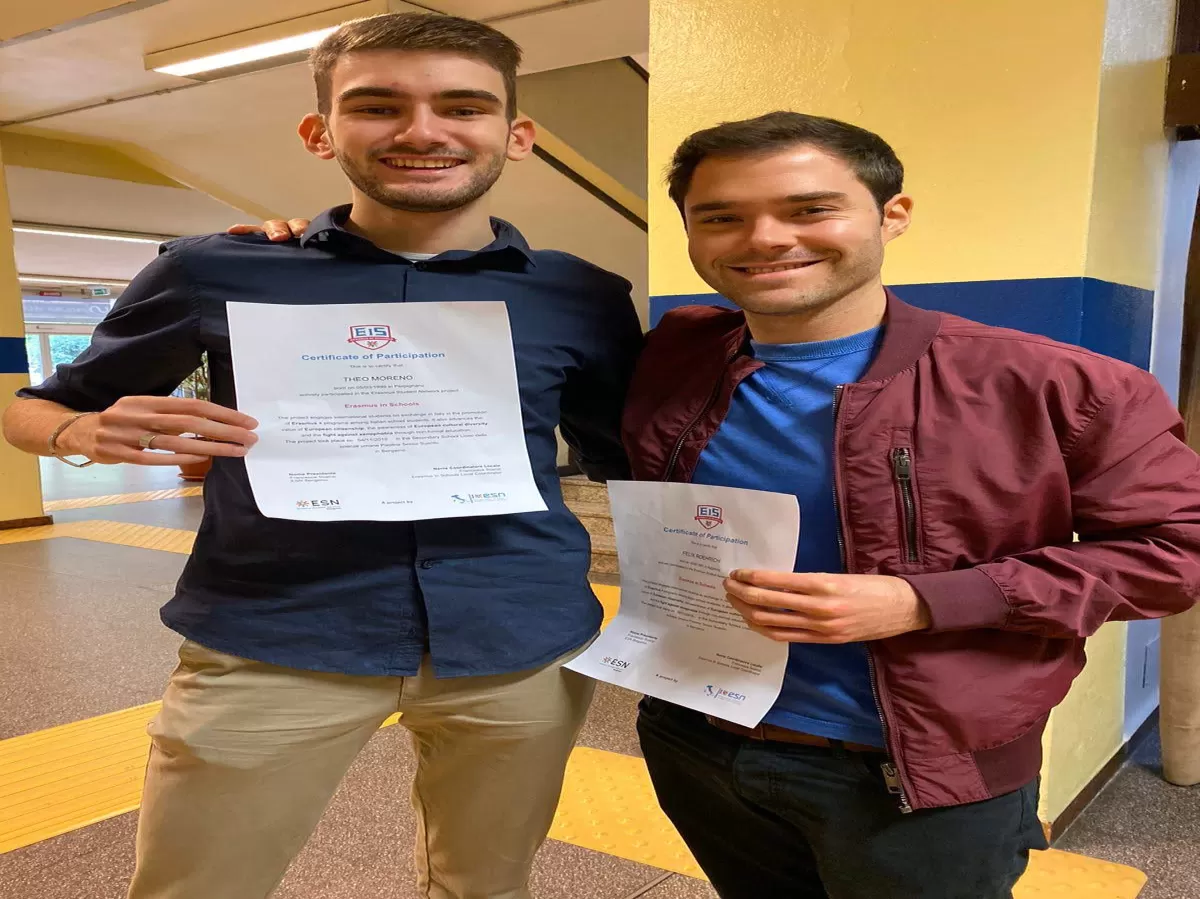 the two Erasmus with their certifications