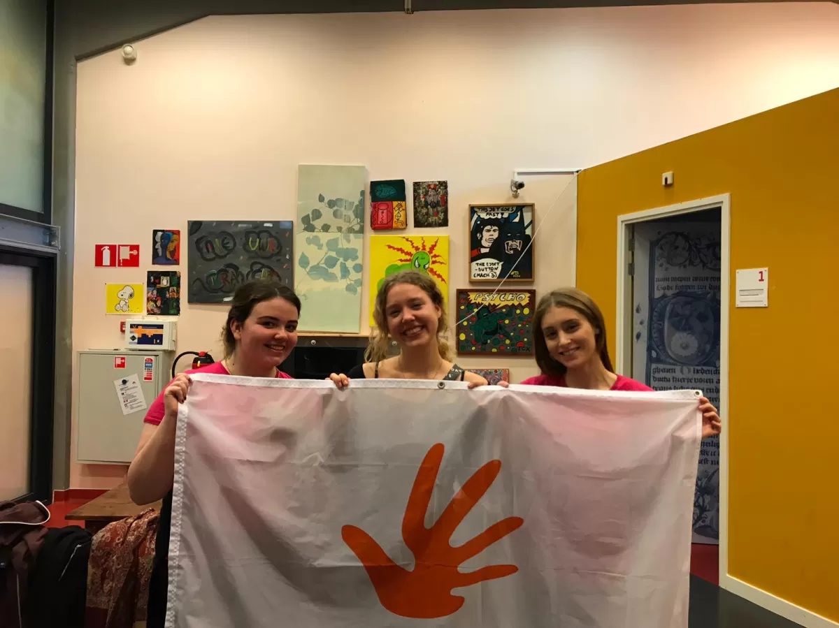 This is the Volunteering Commitee of ISN Leiden holding the Social Erasmus flag at the homeless shelter!