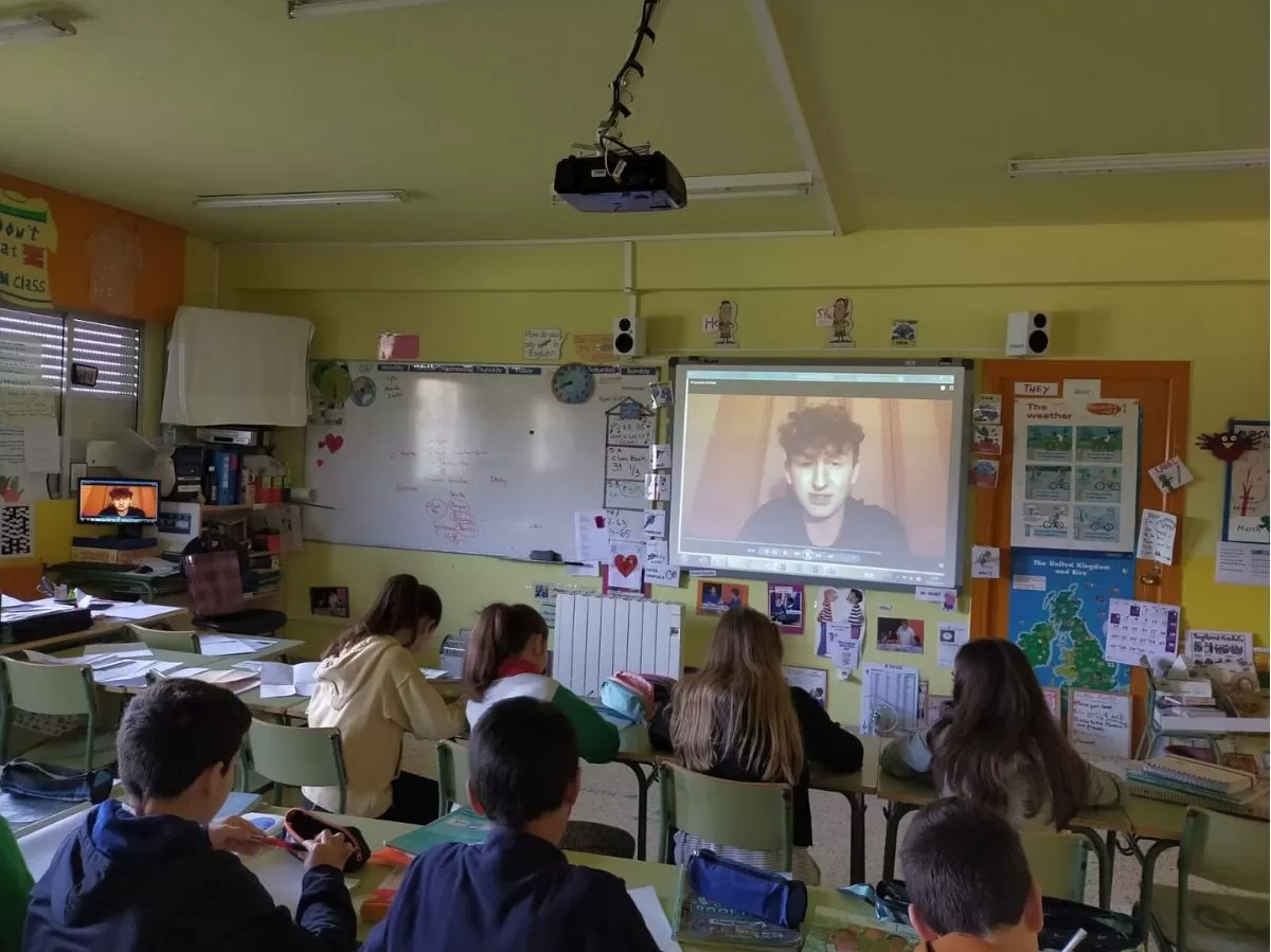 The students watching Michael from Ireland