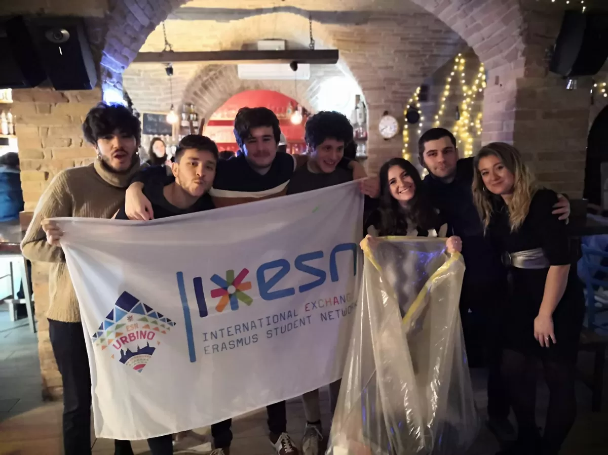 ESN Urbino and Erasmus students collecting clothes 