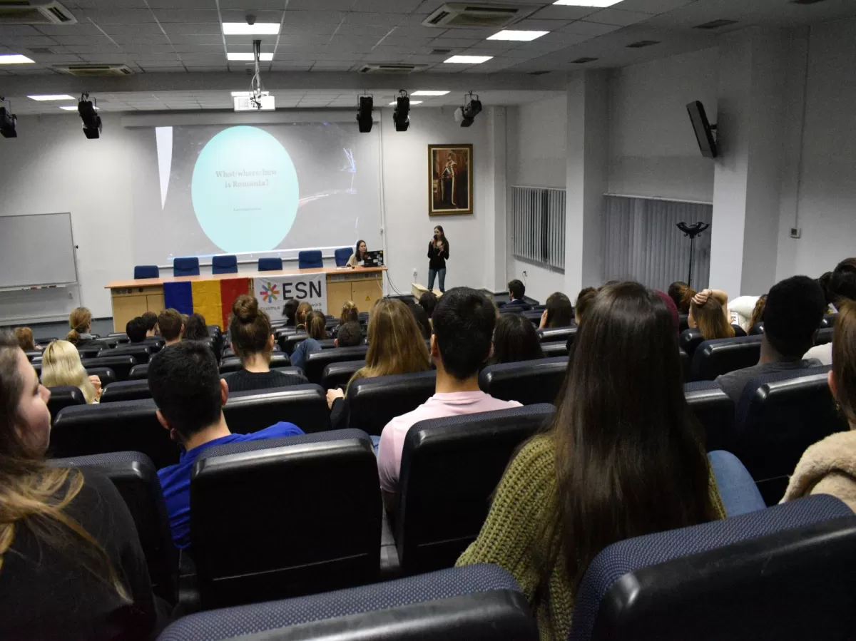 Group of students attending the presentation about Romania
