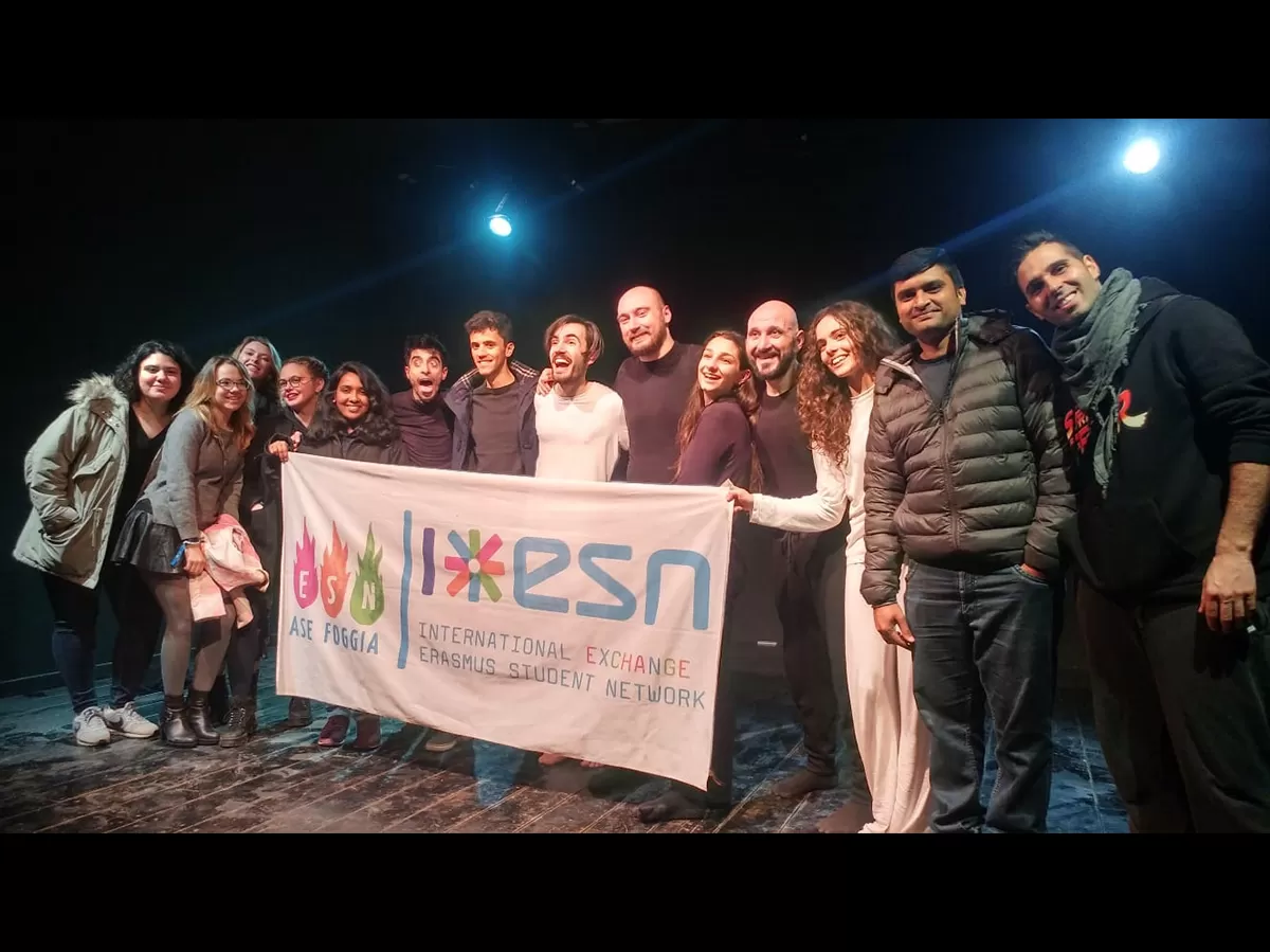 Erasmus students with the actors