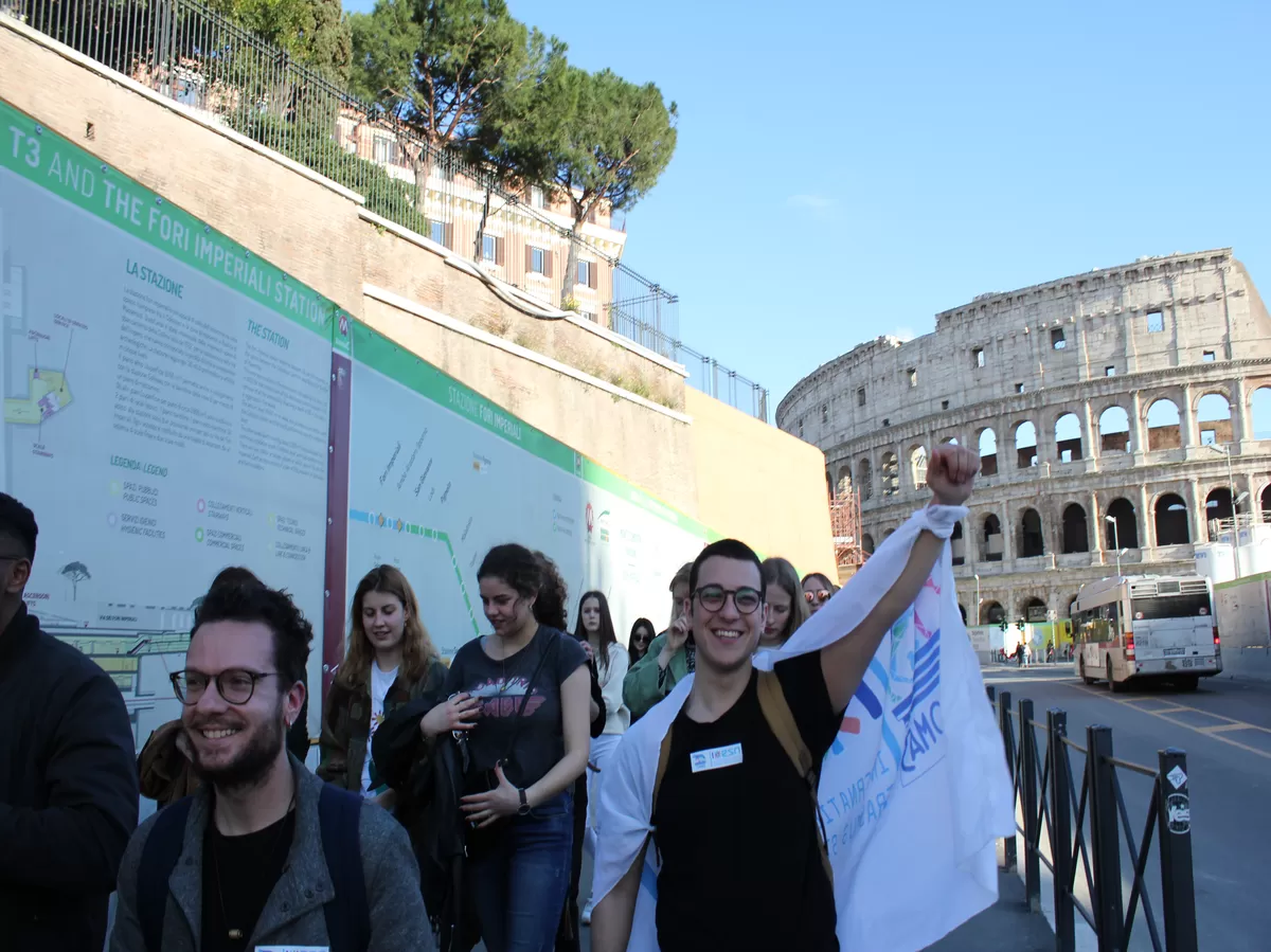 erasmus students and some of our volunteers walking around Rome centre
