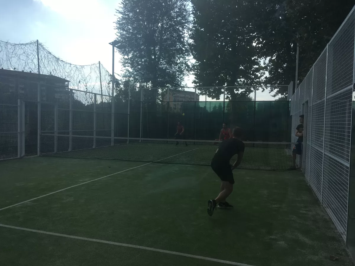 Group of international students playing paddle