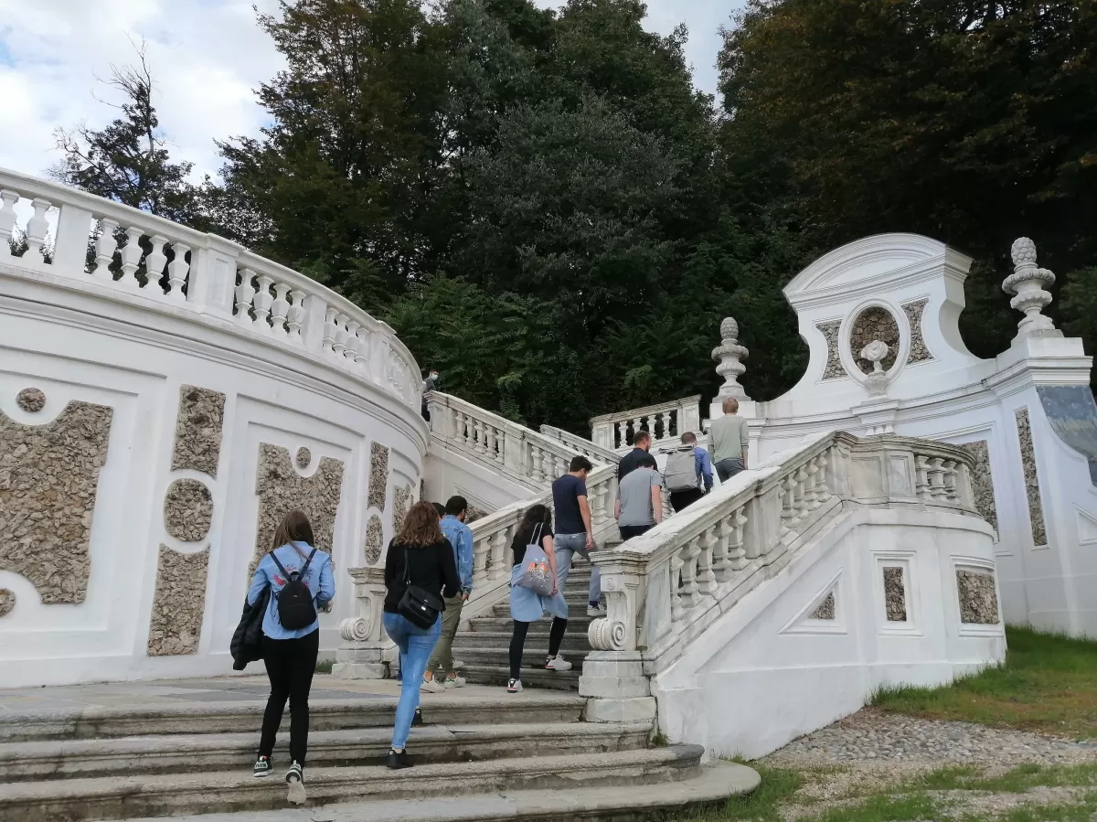 With Erasmus students in the garden inside Villa della Regina