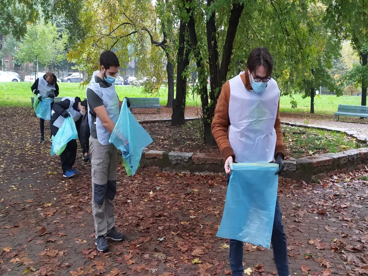 Students cleaning the park