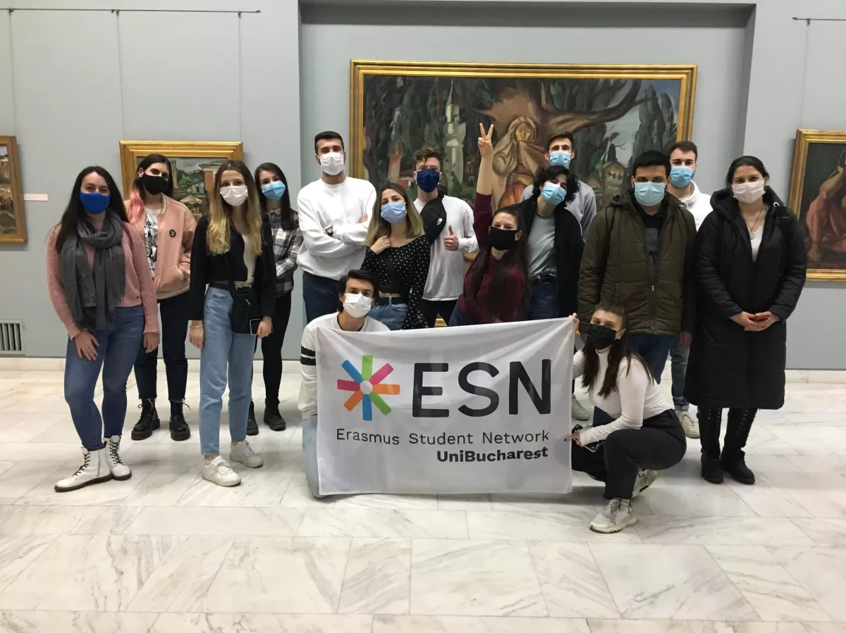 International students touring one of the museum's European gallery alongside ESN volunteers.
