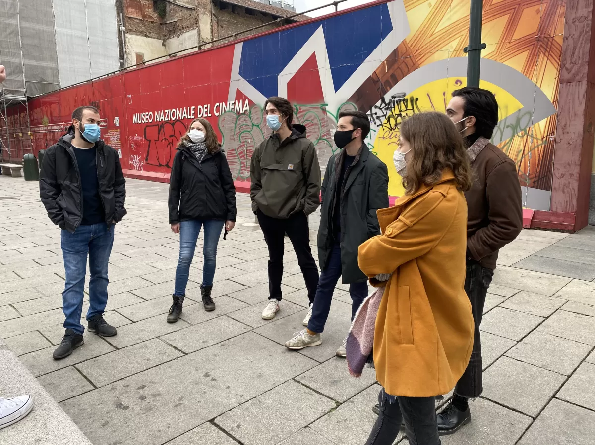 A quiz in front of the Mole