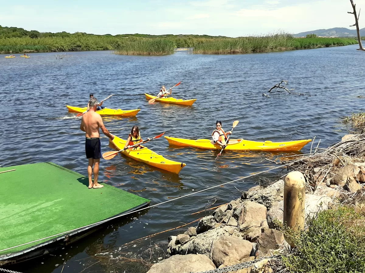 Erasmus people strive to leave kayaks