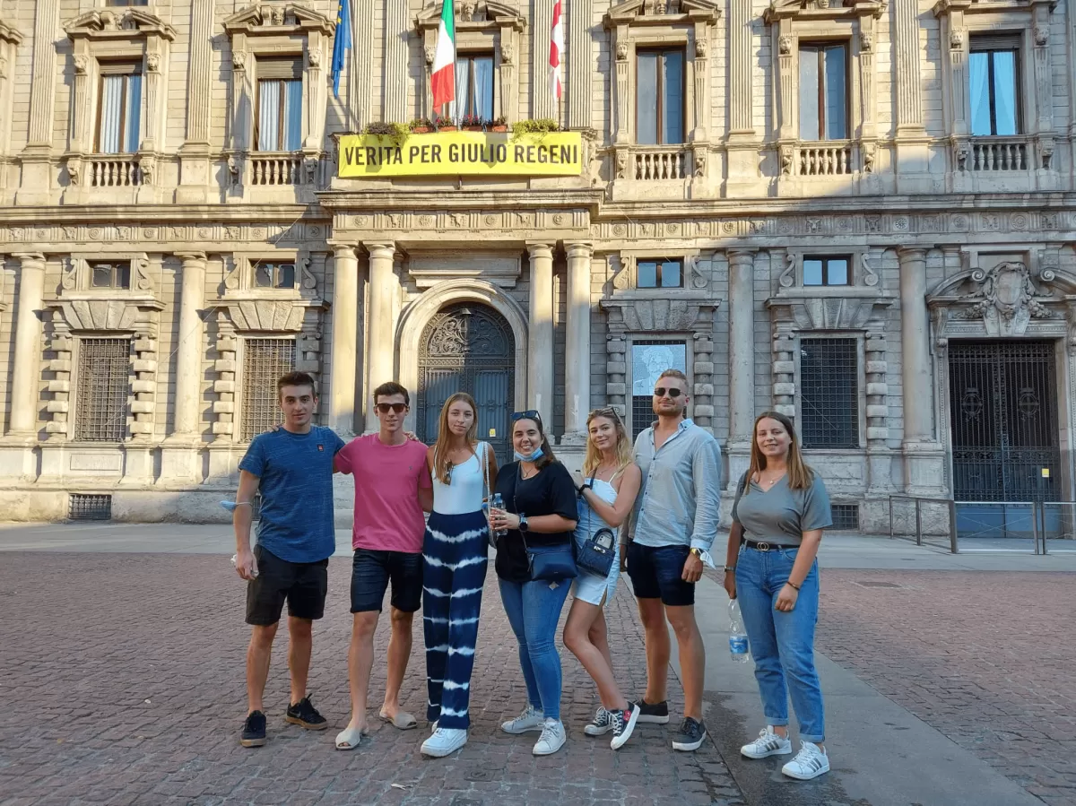 erasmus students in front of the town hall 