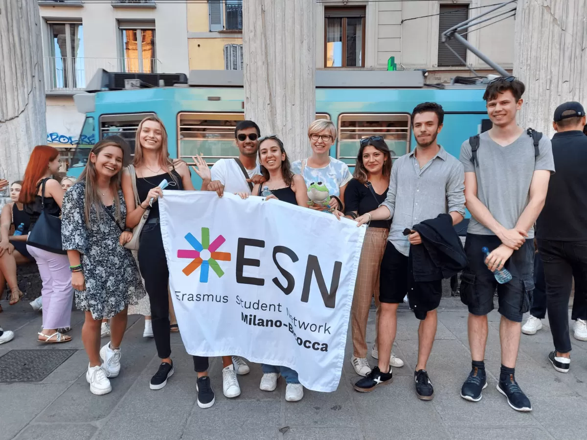 erasmus students with the ESN Milano-Bicocca flag 