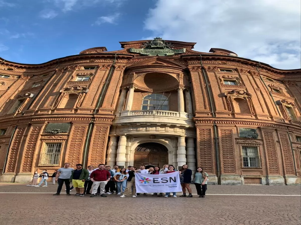 International students and volunteers in front of Palazzo Carignano
