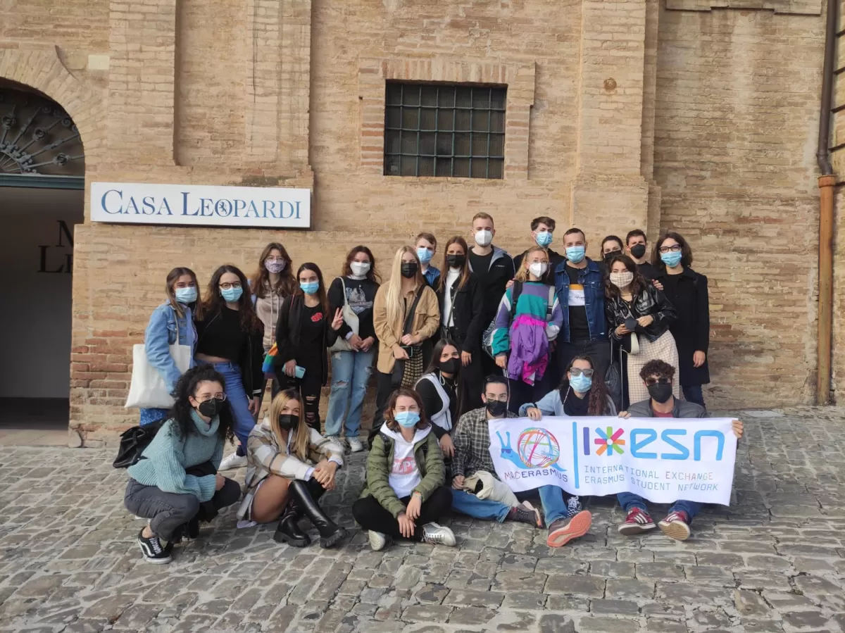 International students in front of Casa Leopardi