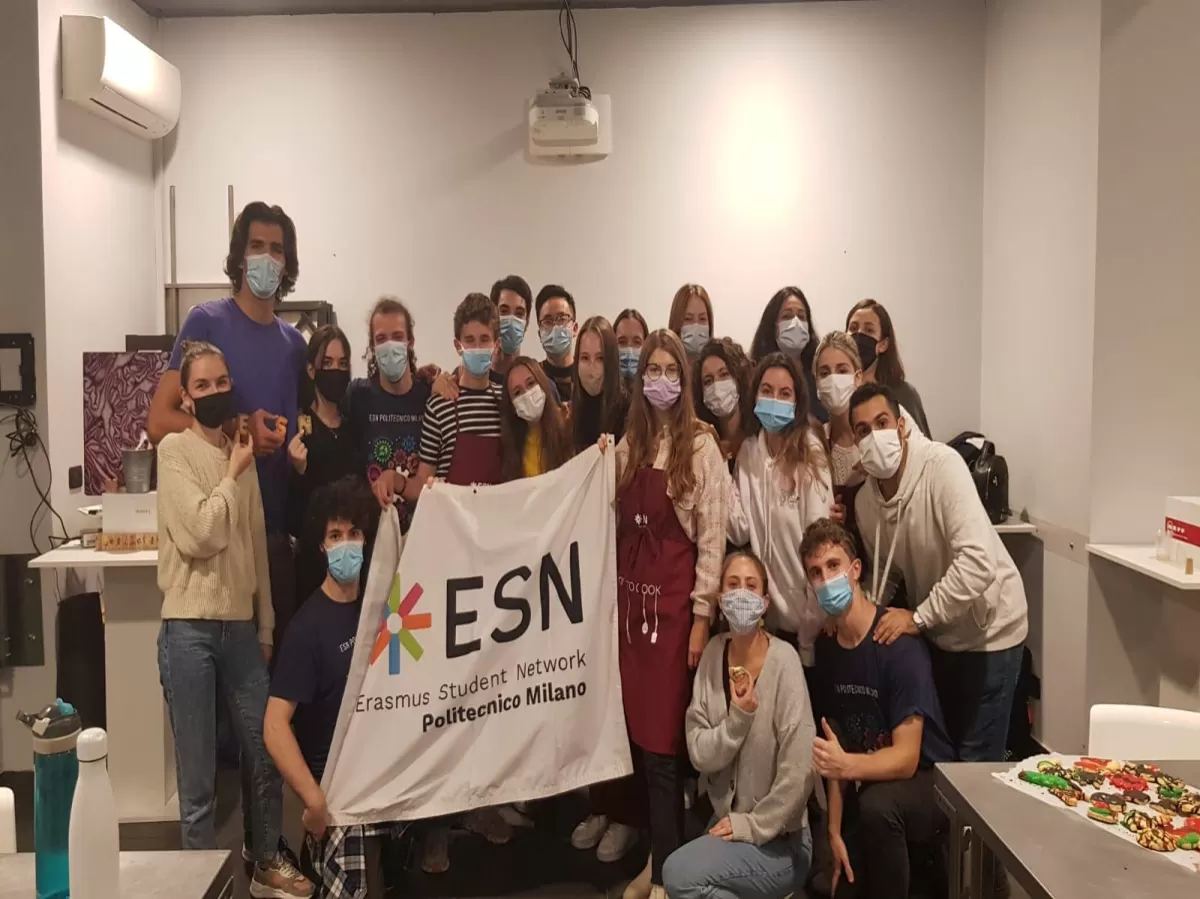 Group of ESN people and international students posing with ESN flags