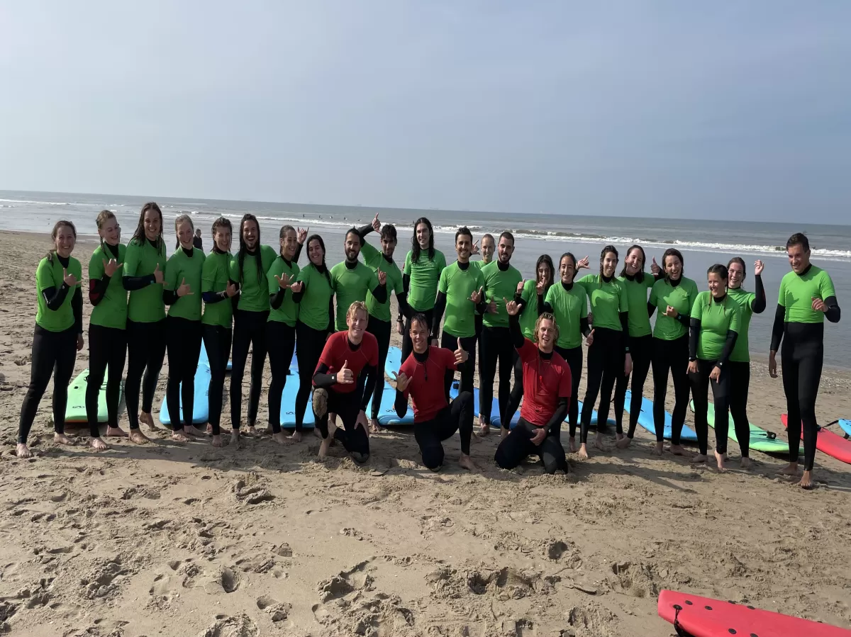 Group picture at end of the surfing event