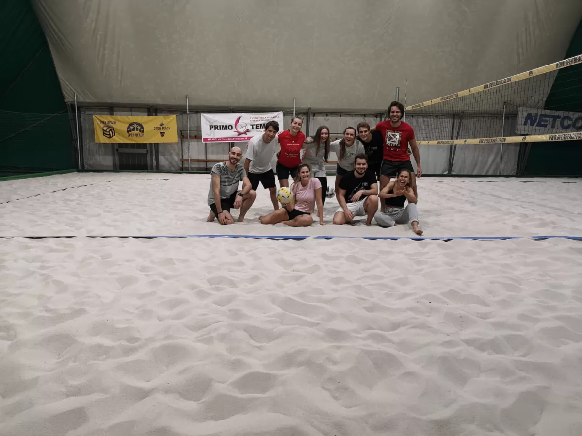 Photo group in a beach volley court