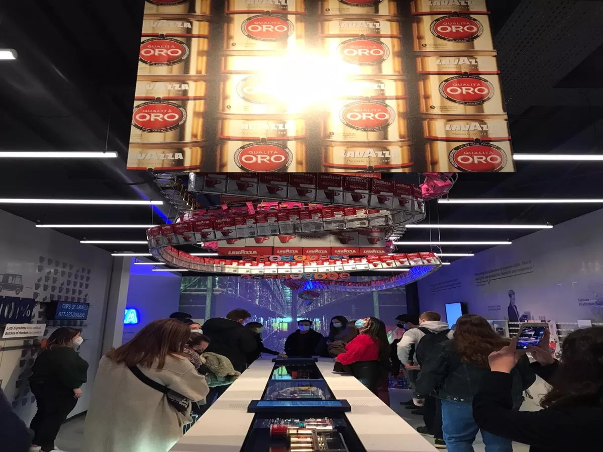 International students and volunteers in the Museo