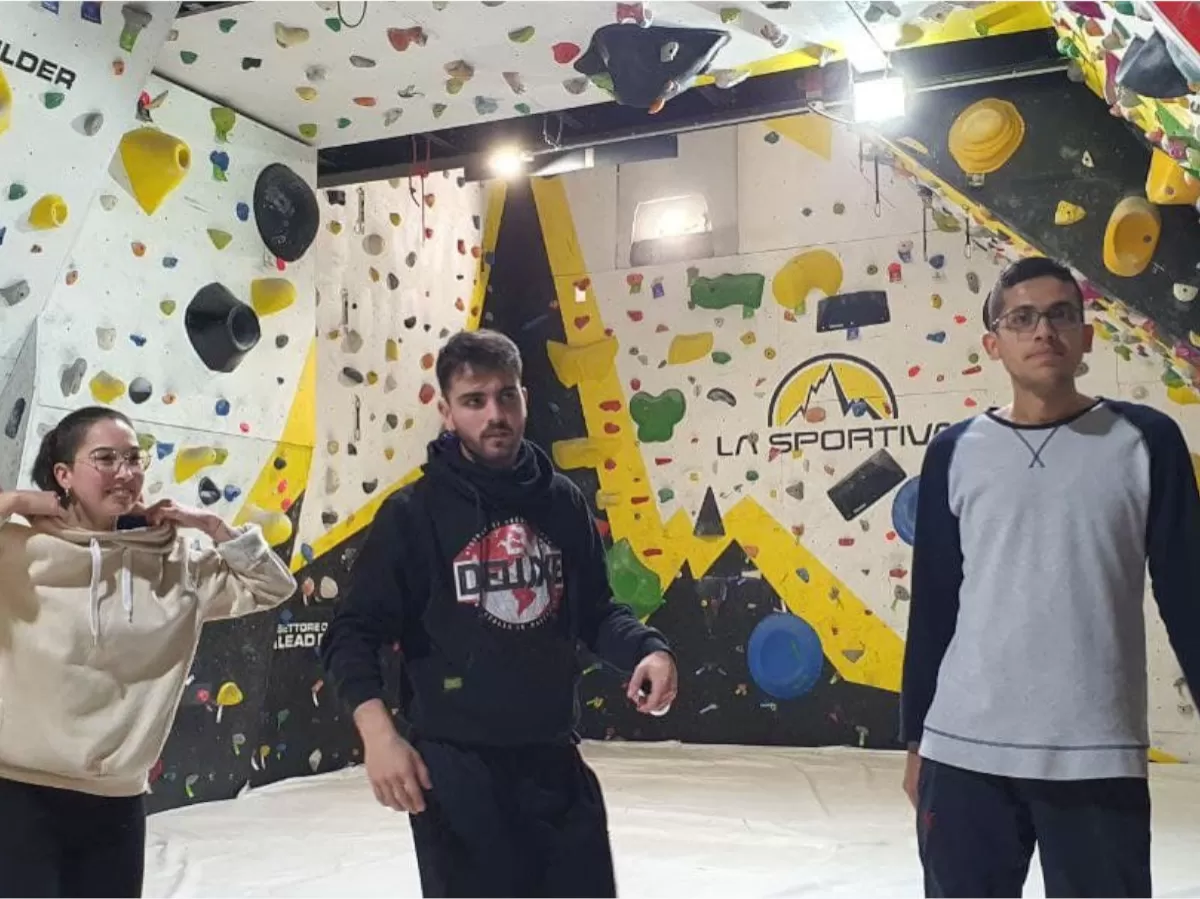 three erasmus students in the sport climbing gym