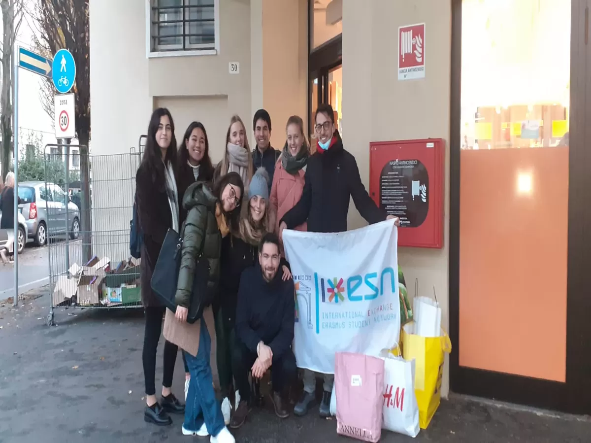 Erasmus and Volunteers After buying foods. 