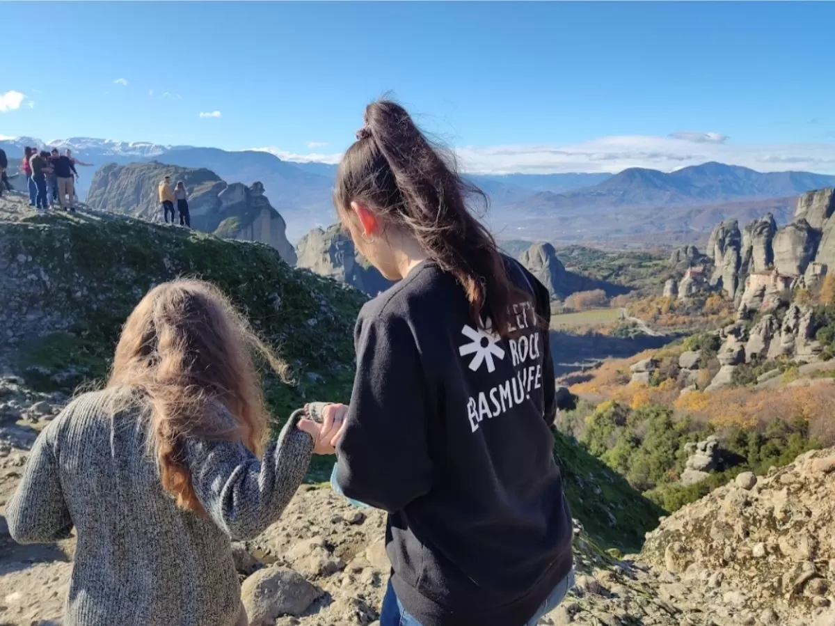 ESN UniPi volunteers in Meteora landscape