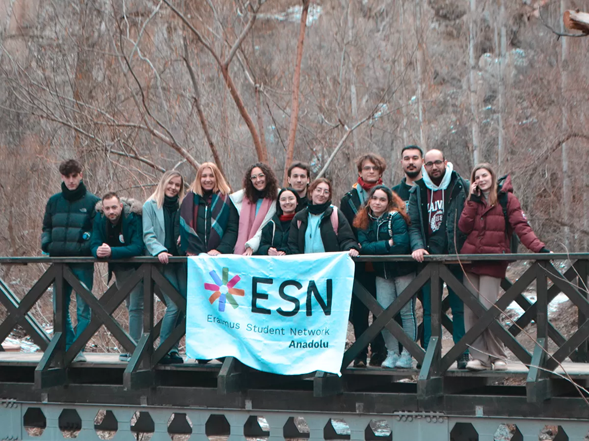 Participants  posing to camera with ESN Anadolu logo