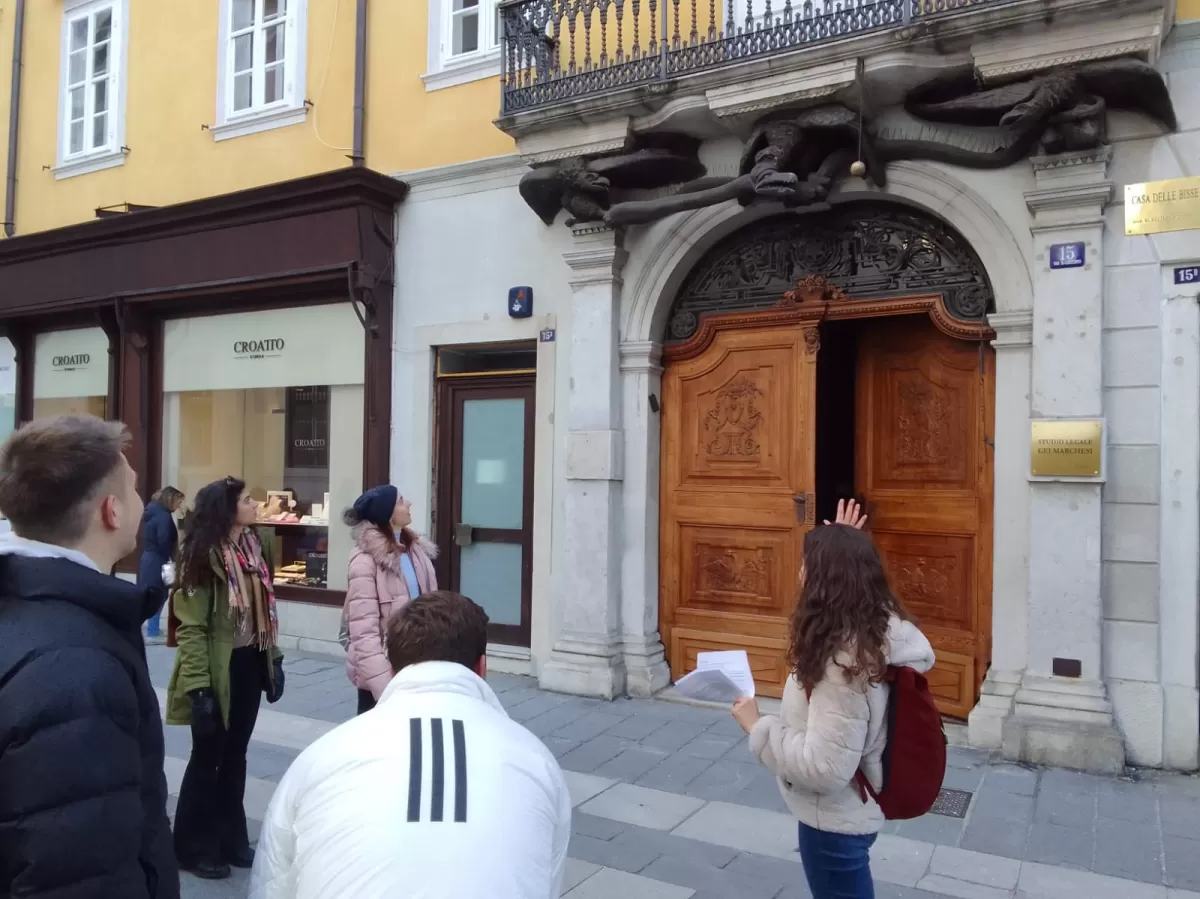 Guide showing an old house in one of the main commercial streets