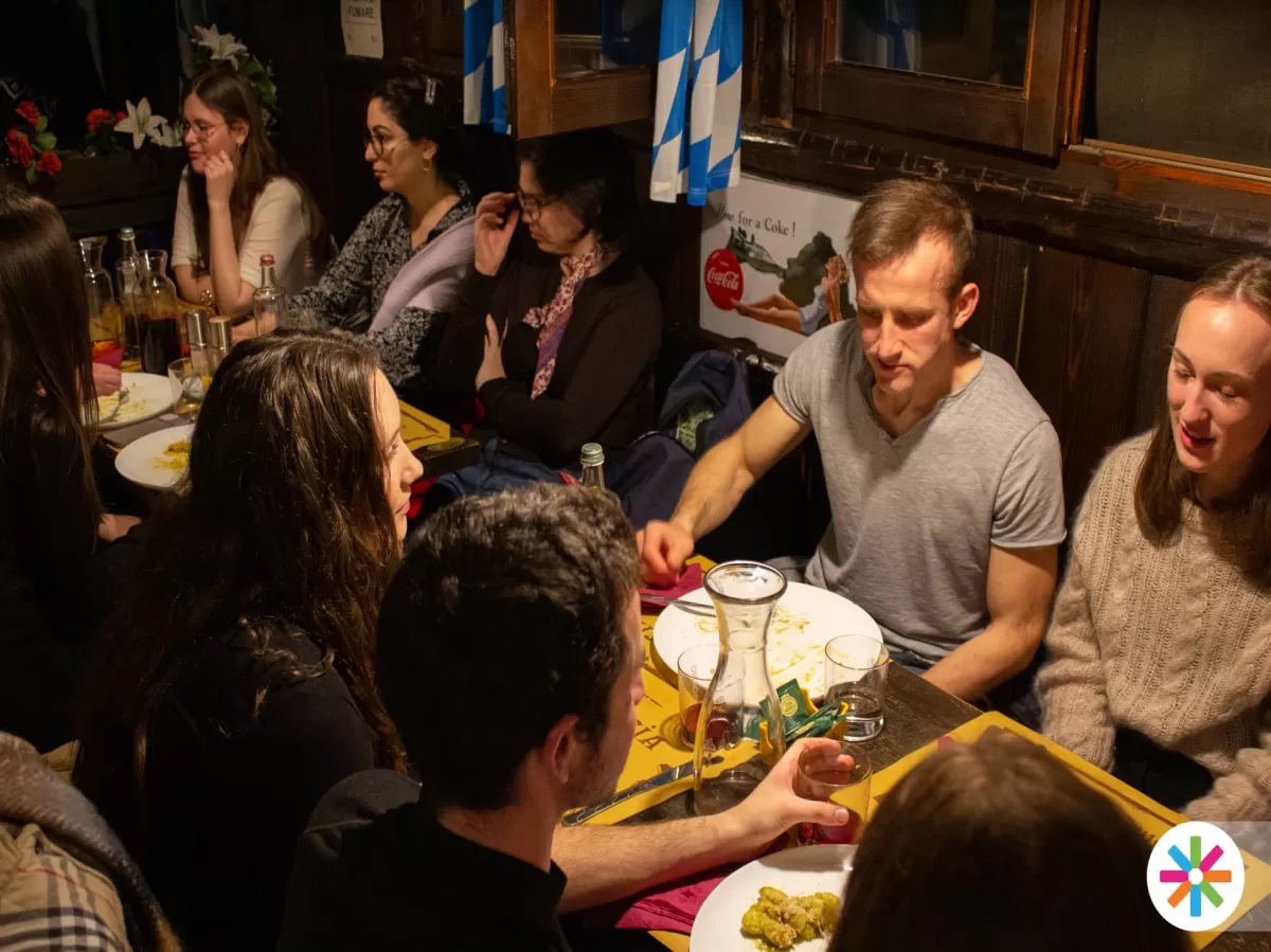 International students and ESN volunteers bonding over food