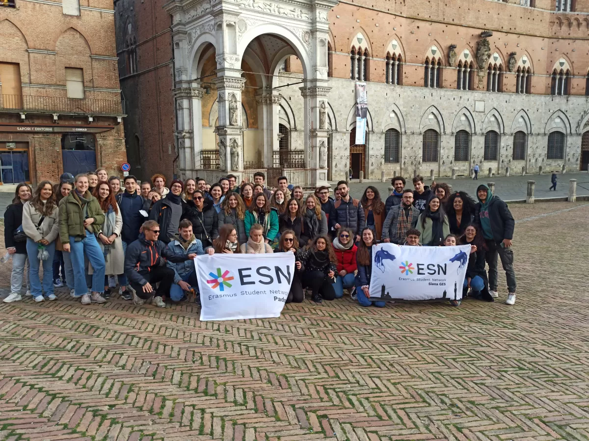 International students in Tuscany with the ESN Siena friends