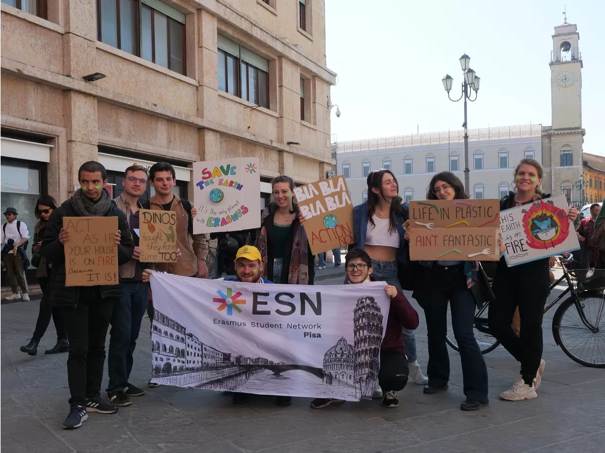 Group of international students with thier posters and the flag of ESN Pisa