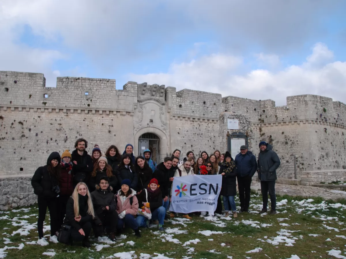 Group photo at the Norman-Swabian Aragonese Castle