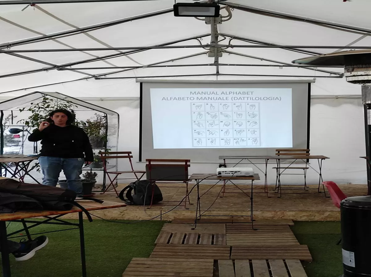 Italian Sign Language Awareness Course