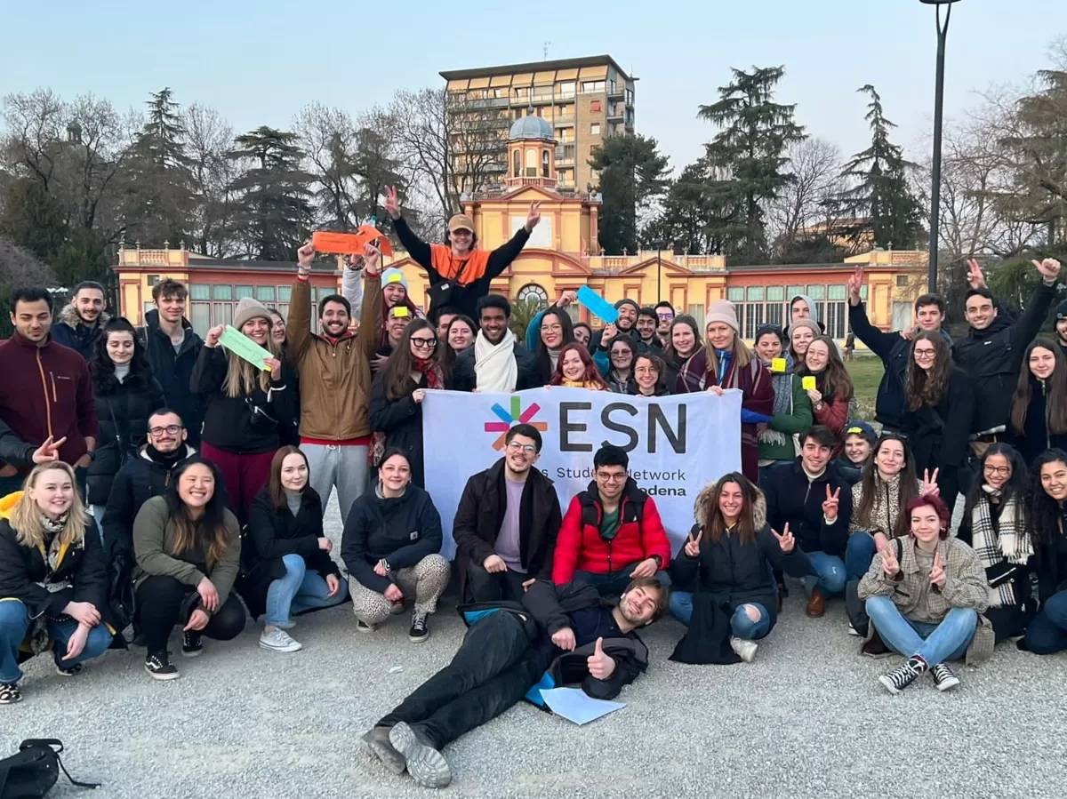 group of students posing with the ESN Modena flag in Parco Giardino Ducale Estense in Modena