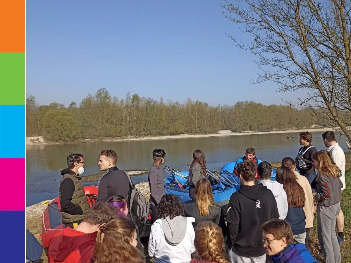 People waiting to get in the boat