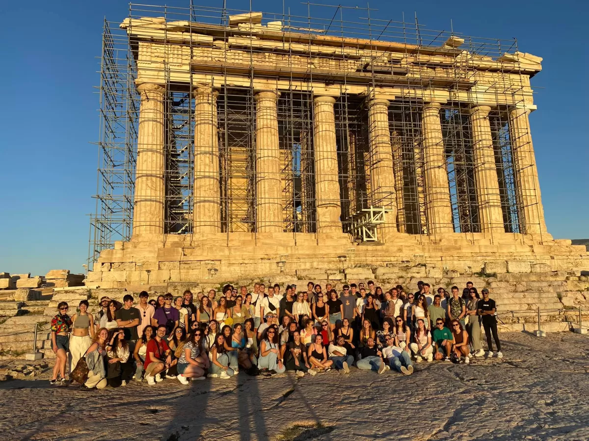Everybody in front of the Parthenon