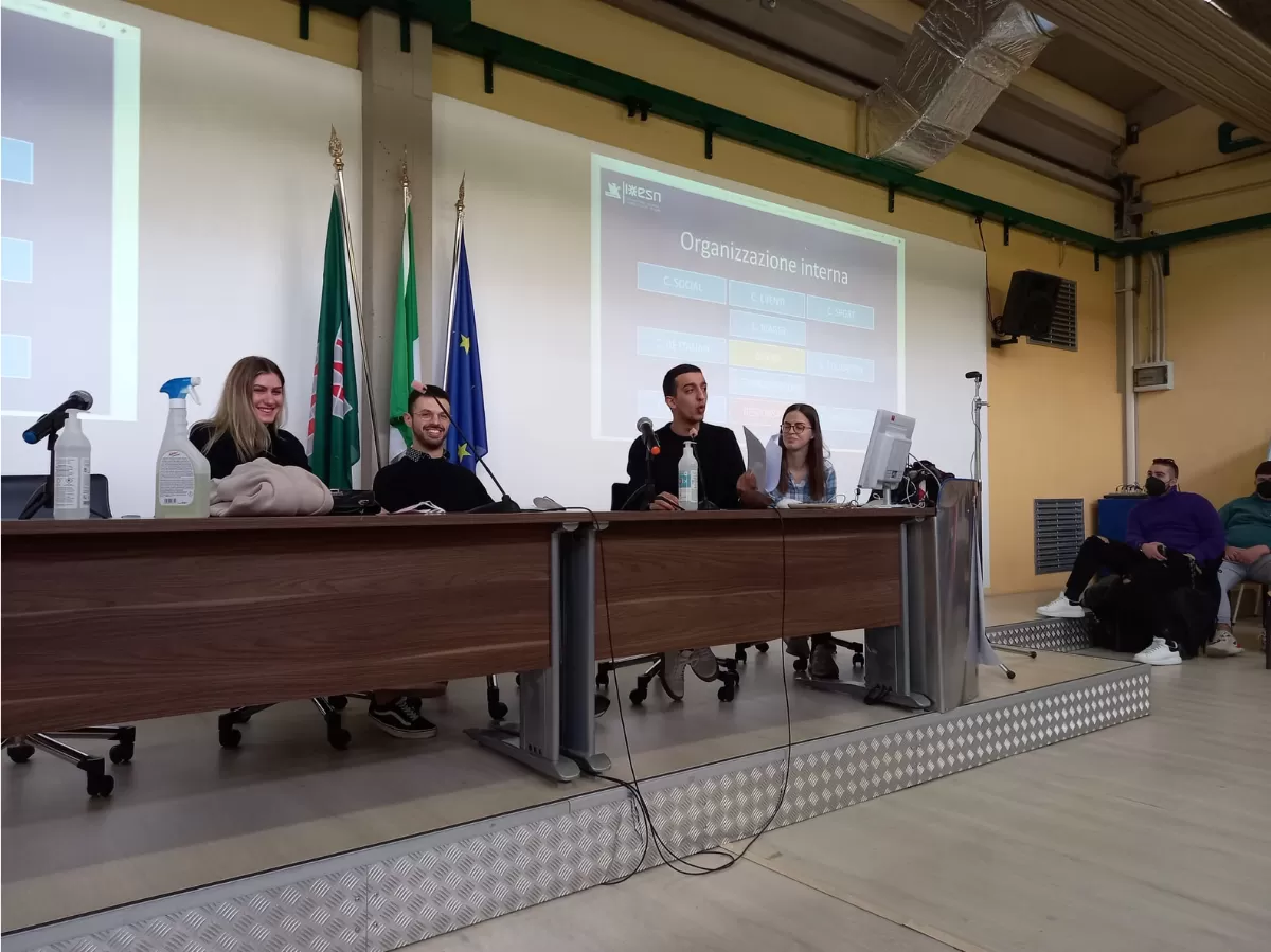 One of our staff explaining the internal organizations of ESN Perugia