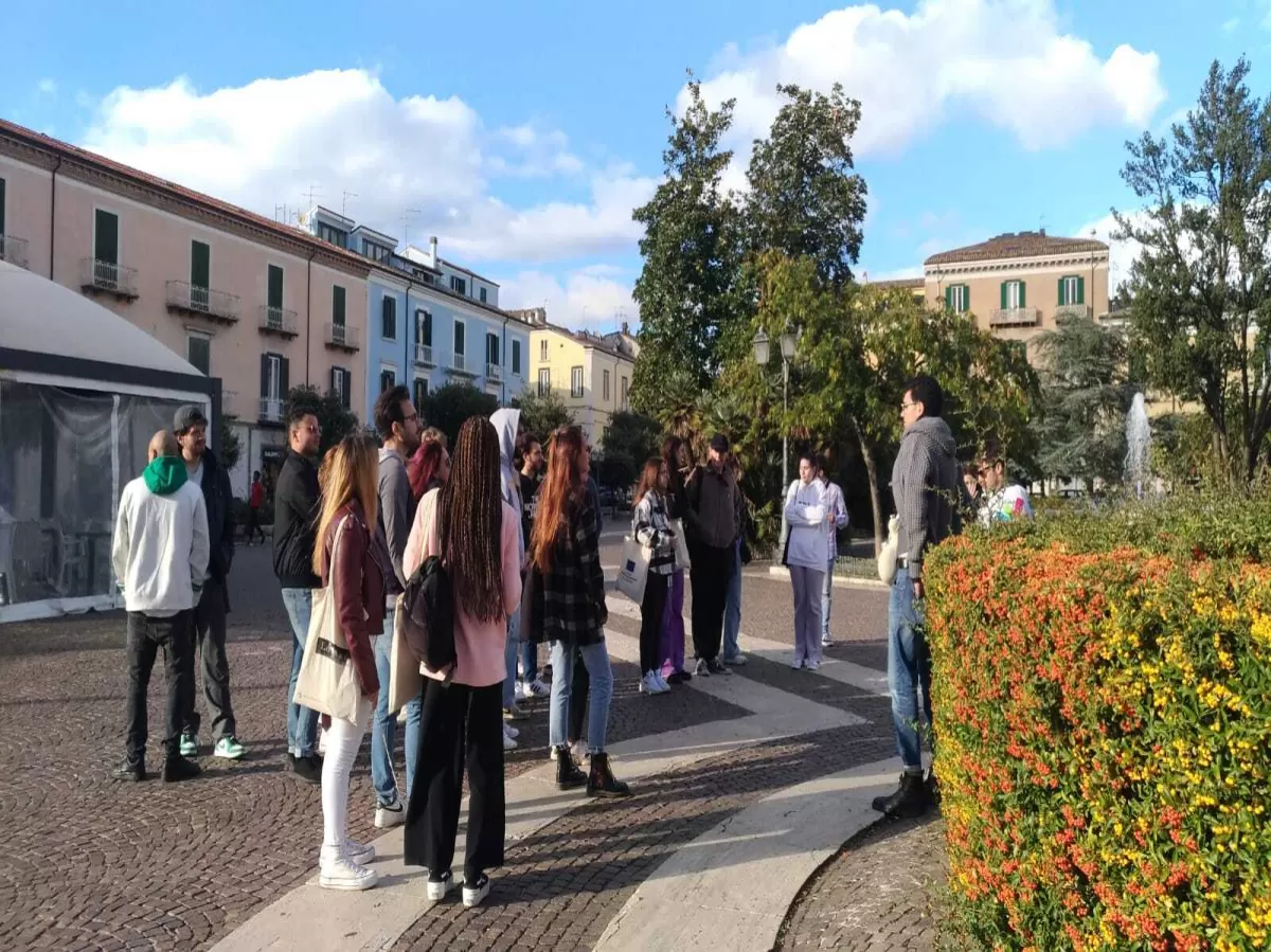 international students listening to the guides during the city tour
