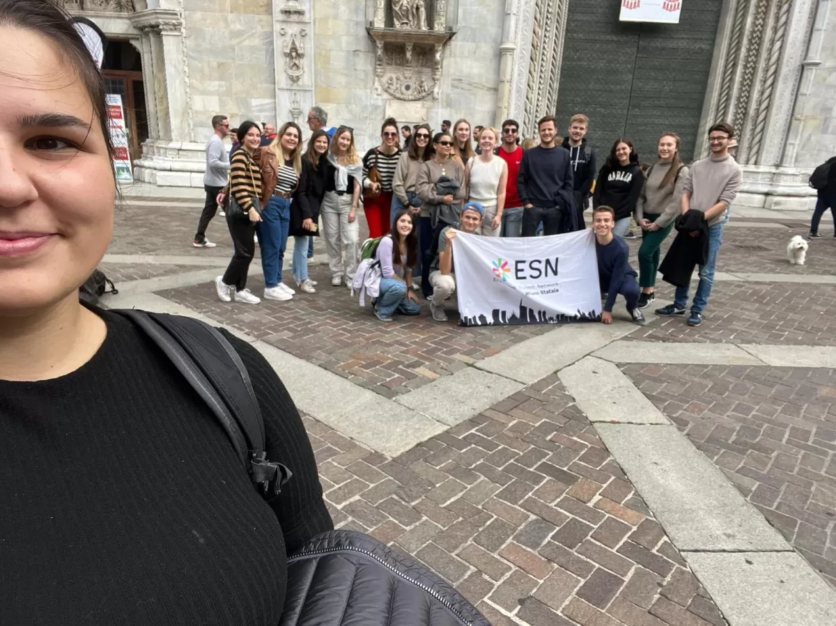 Group pic with Milano s flag