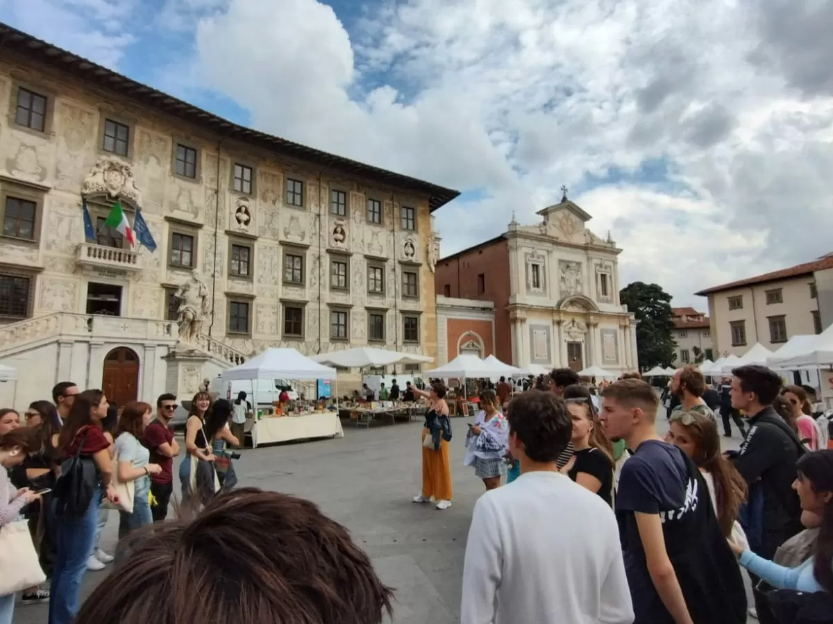 International students in Piazza dei Cavalieri, Pisa.