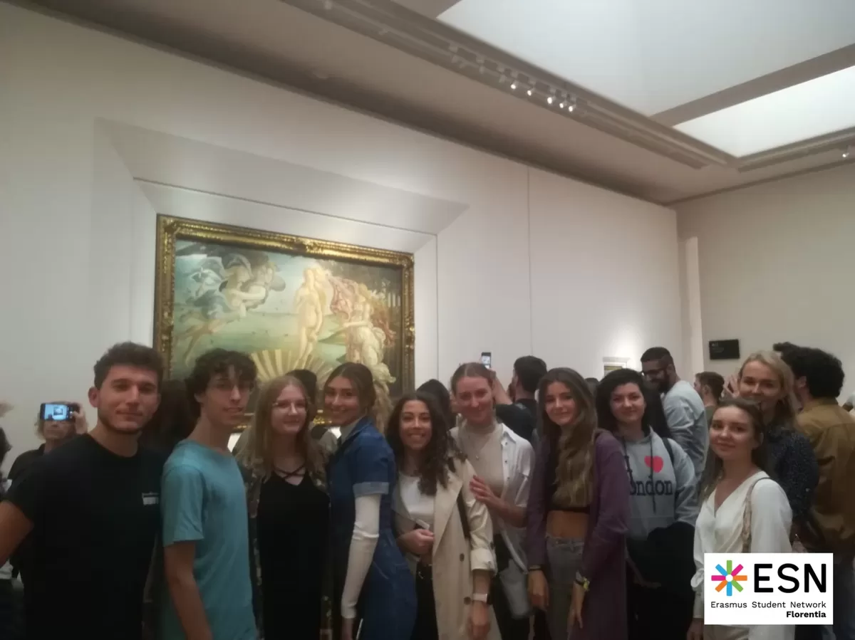 Esners and students next to Botticelli's Venus
