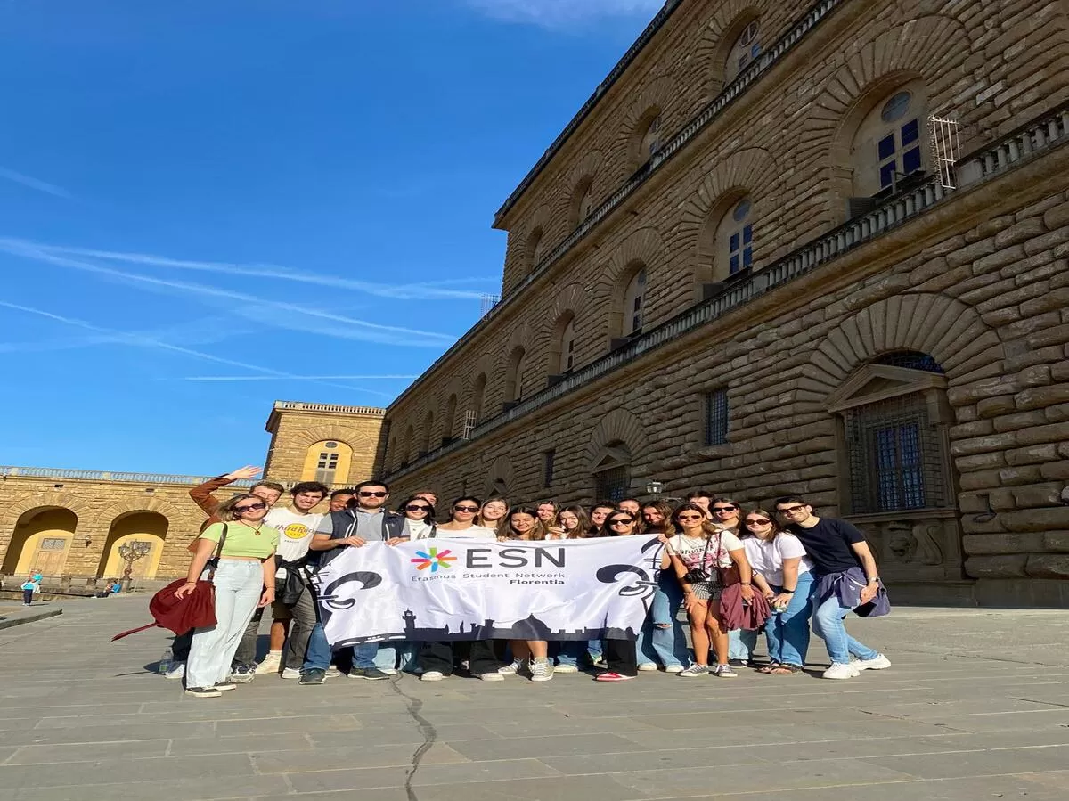 Photo group outside the Boboli Gardens.