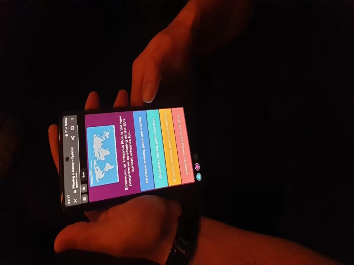 View of the Quizziz quiz on a student's phone.