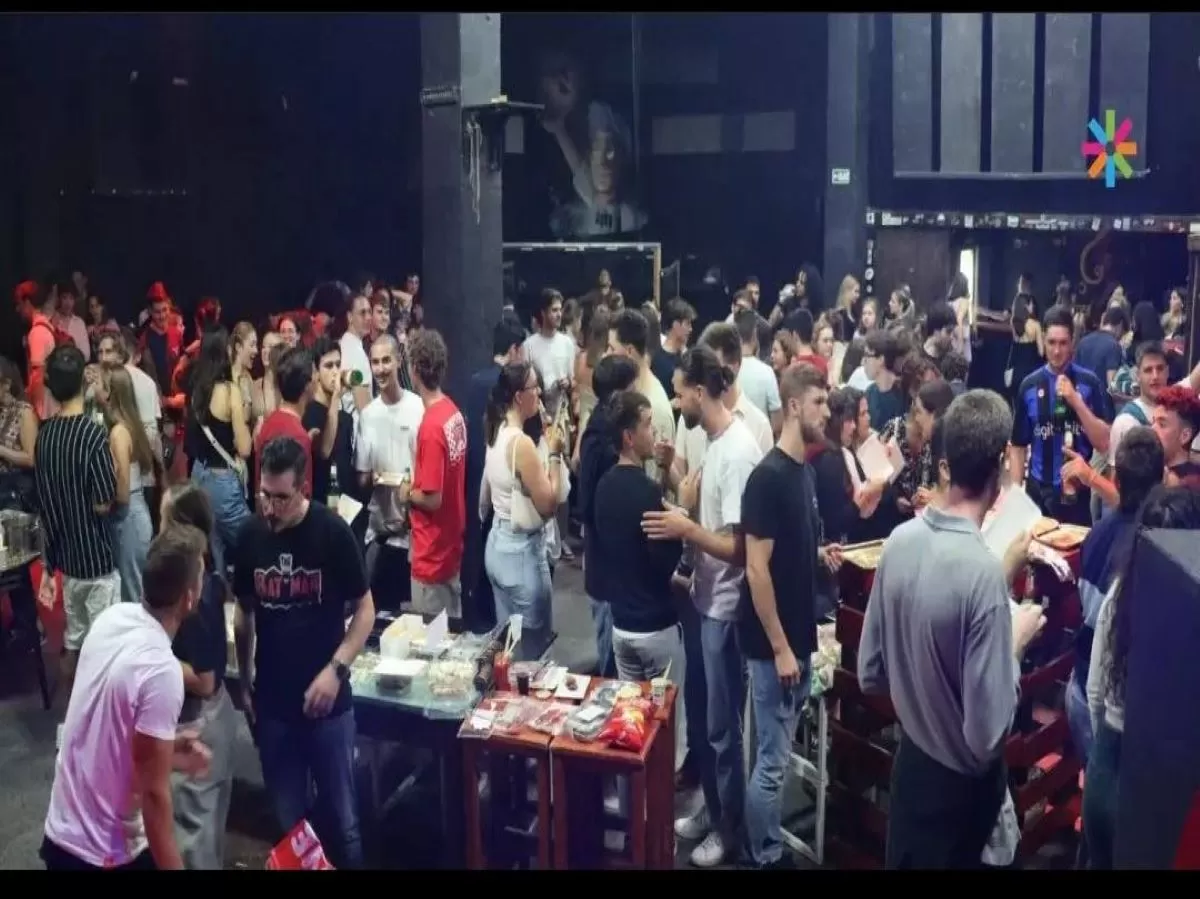 Social cohesion through great food and party