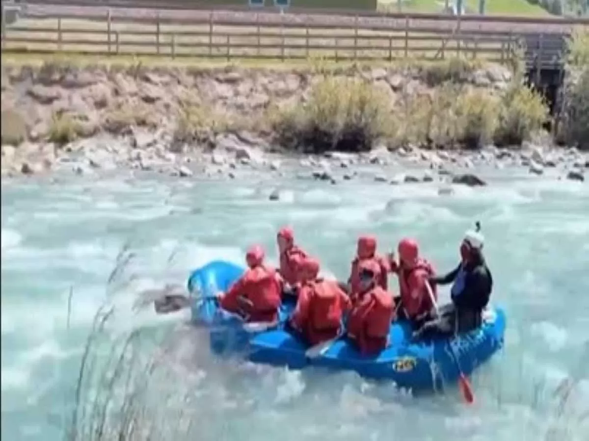 People rafting