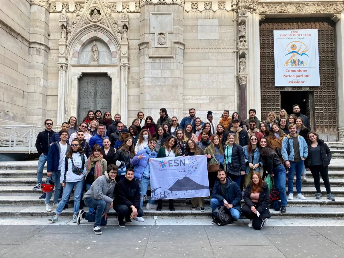 Prima tappa del Tour: Duomo di Napoli