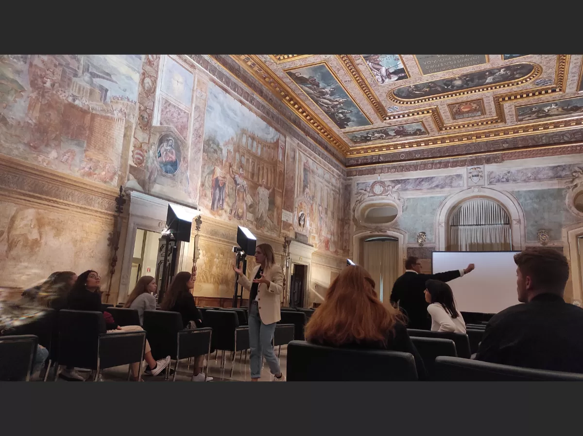 The participants in the main hall of the museum/castle of Udine